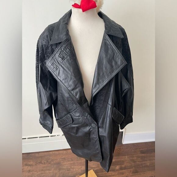 Vintage leather coat for women || oversized leather bomber jacket - Picture 4 of 13